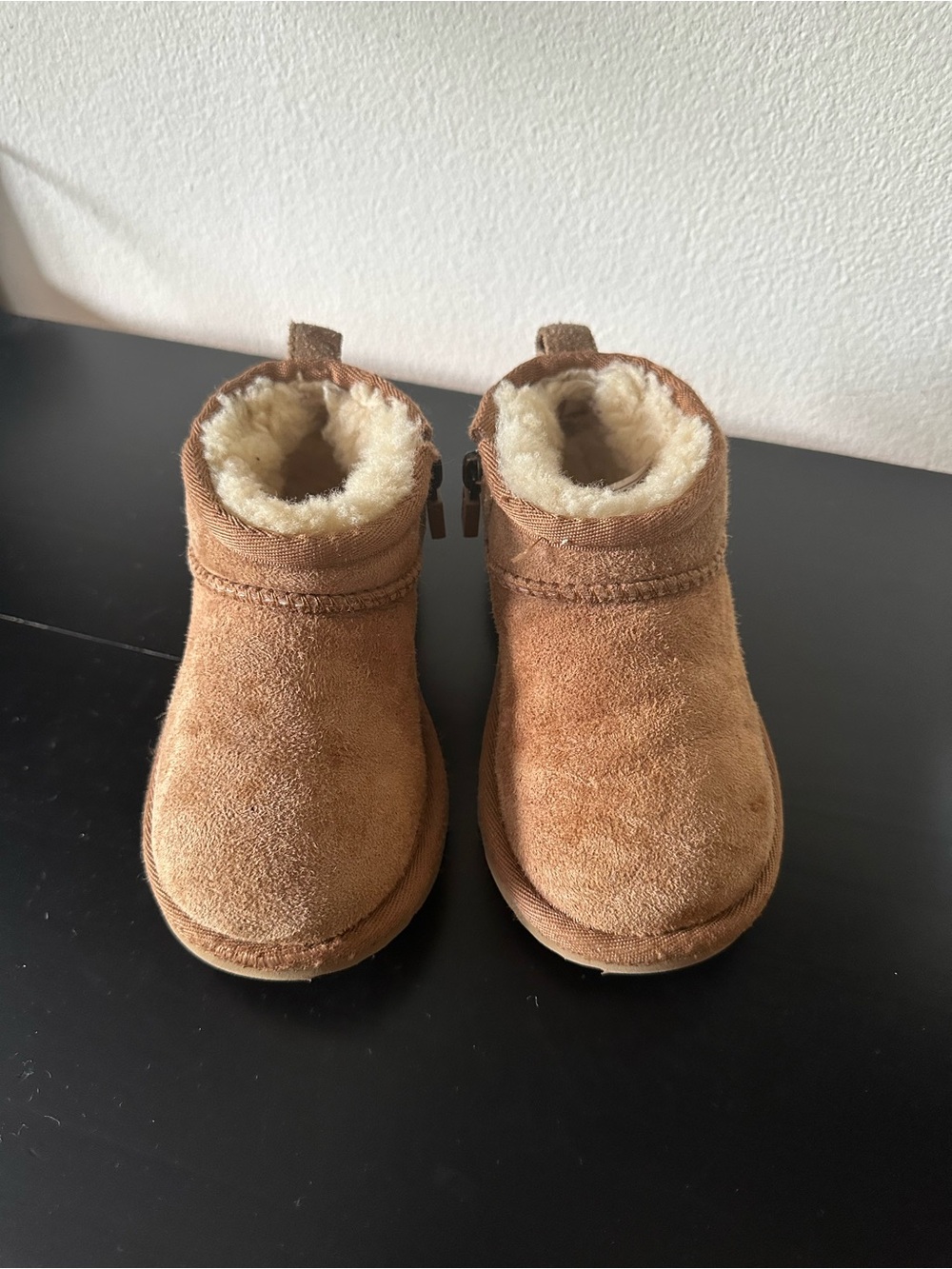 UGG - Picture 7 of 9